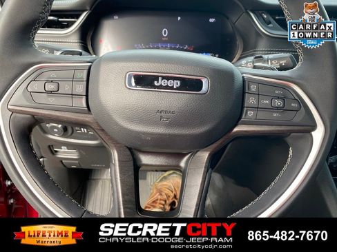 Used 2025 Jeep Grand Cherokee Limited w/ Black Appearance Package AWD/4WD image 17