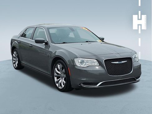 Used 2017 Chrysler 300 Limited image 1