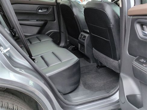 Used 2023 Nissan Rogue SV w/ SV Premium Package image 20