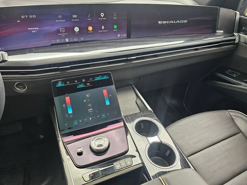 Certified 2025 Cadillac Escalade Sport w/ Touring Package AWD/4WD image 30