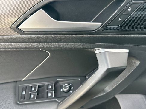 Certified 2023 Volkswagen Tiguan SE w/ Panoramic Sunroof Package image 11