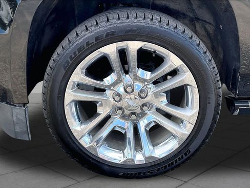 Used 2020 Chevrolet Suburban Premier w/ Premier Plus Edition RWD image 11