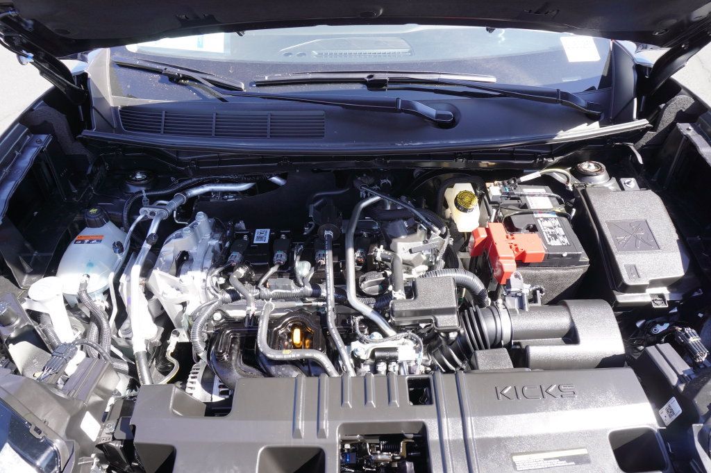 Certified 2025 Nissan Kicks SR FWD image 7