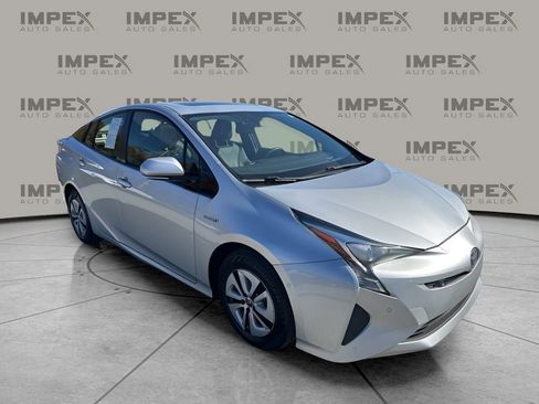 Used 2018 Toyota Prius Four image 7