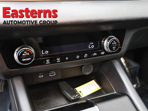 Used 2024 Mitsubishi Outlander ES AWD/4WD image 19