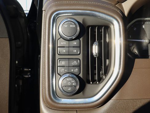 Used 2022 GMC Sierra 1500 Denali w/ Denali Premium Package image 11