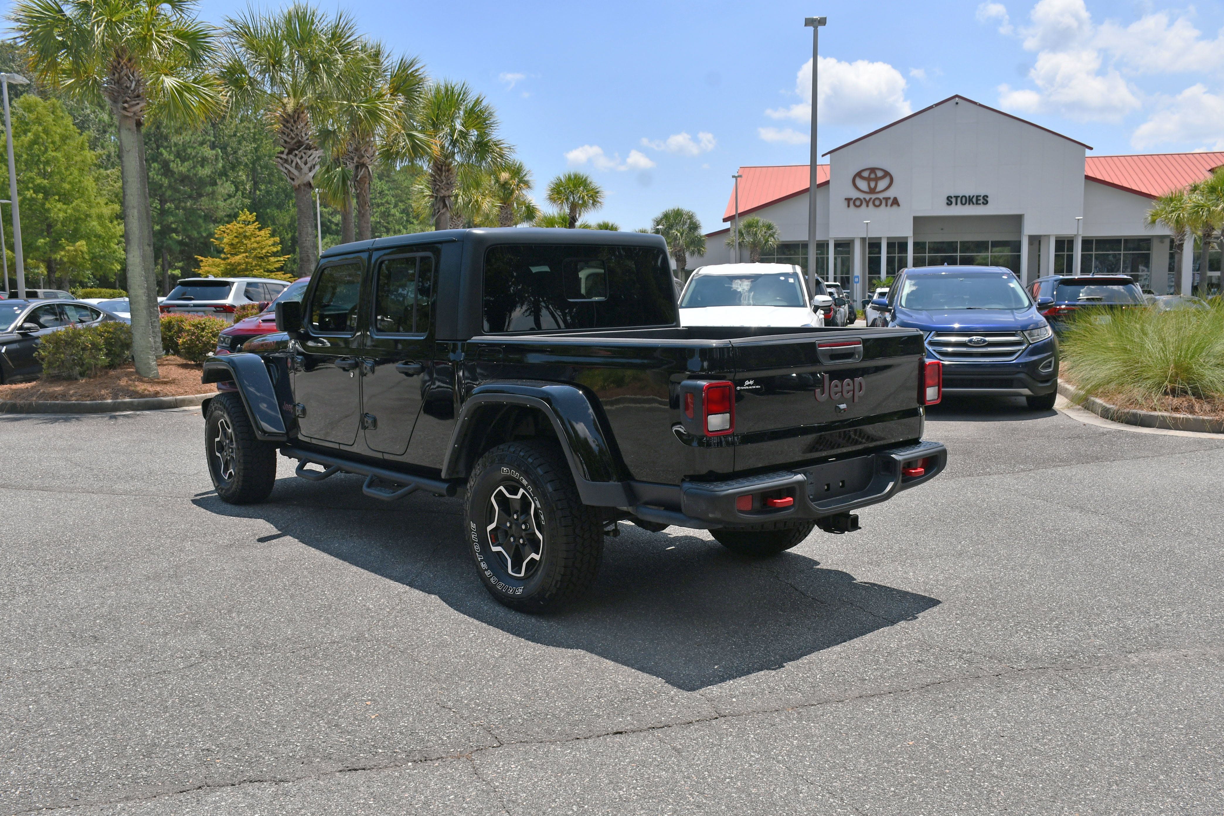Used 2022 Jeep Gladiator Rubicon w/ Cold Weather Group AWD/4WD image 3