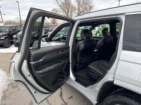 Used 2021 Jeep Grand Cherokee L Overland w/ Luxury Tech Group IV image 32