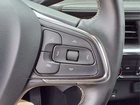 Used 2025 Buick Encore GX Preferred AWD/4WD image 17