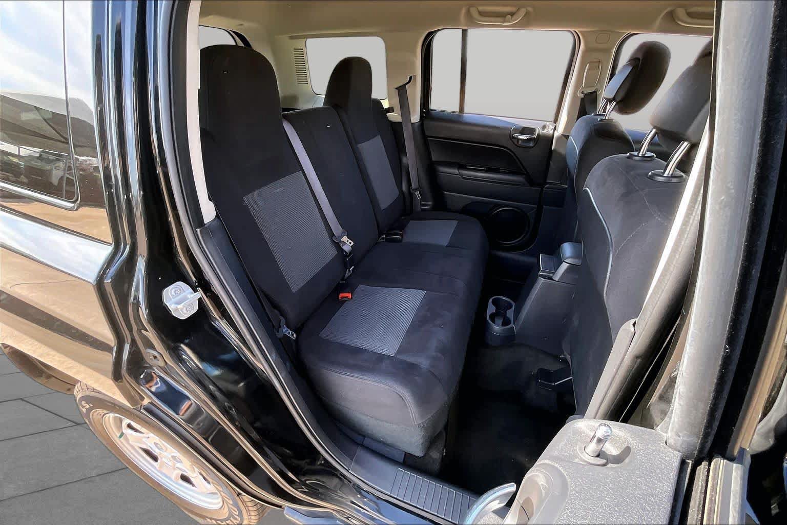 Used 2016 Jeep Patriot Sport w/ Power Value Group AWD/4WD image 18