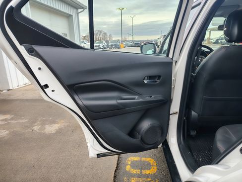 Used 2020 Nissan Kicks SR w/ SR Premium Package image 11