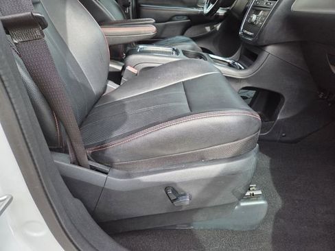 Used 2020 Dodge Grand Caravan GT image 23