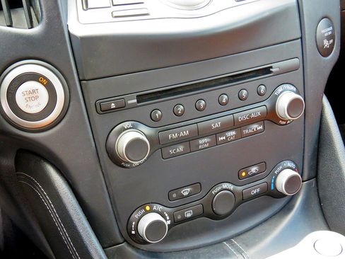 Used 2016 Nissan 370Z Touring image 25