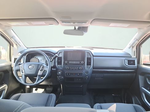 Used 2022 Nissan Titan SV AWD/4WD image 19