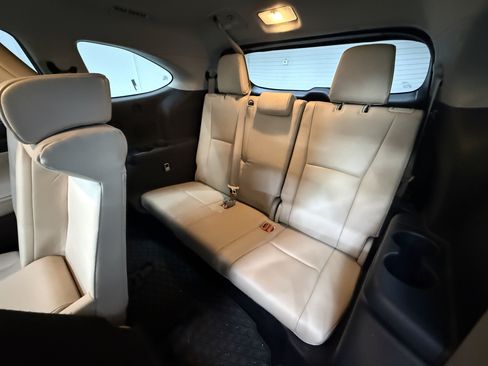 Used 2021 Toyota Highlander XLE AWD/4WD image 22
