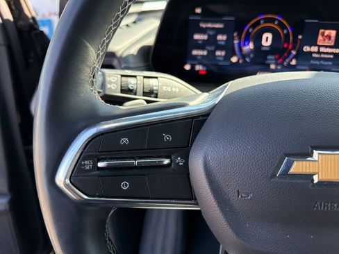 Used 2025 Chevrolet Traverse LT image 24