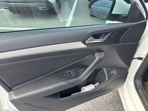 Used 2020 Volkswagen Jetta SE image 17