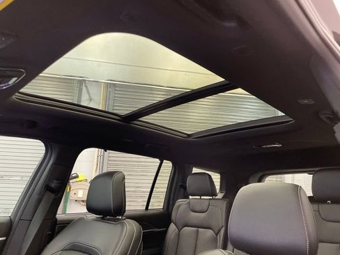 New 2025 Jeep Grand Cherokee L Limited w/ Luxury Tech Group II RWD image 12