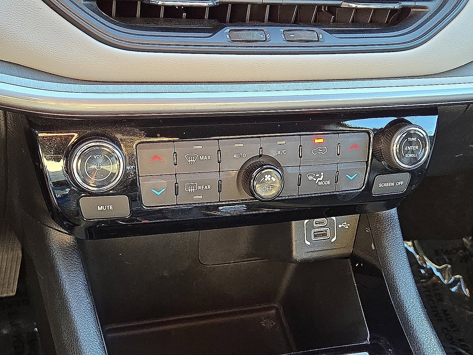 Used 2025 Jeep Compass Limited AWD/4WD image 28