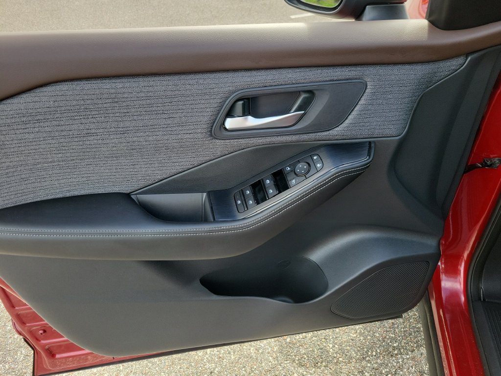 Certified 2023 Nissan Rogue SV FWD image 13