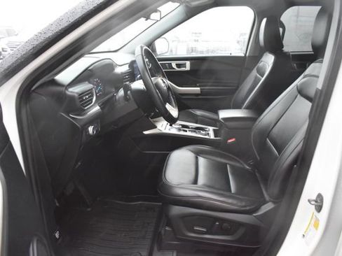 Used 2022 Ford Explorer XLT w/ Equipment Group 202A image 13