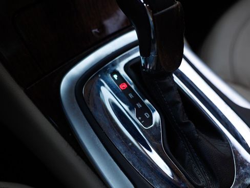 Used 2013 Buick Regal Premium image 34