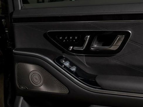 Used 2025 Mercedes-Benz S 63 AMG S image 40