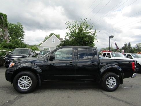 Used 2015 Nissan Frontier SV image 4