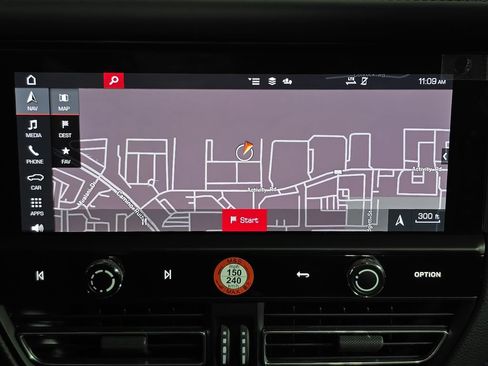 Certified 2026 Porsche Macan AWD/4WD image 18
