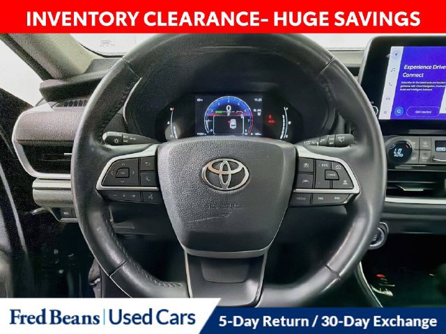 Used 2024 Toyota Grand Highlander AWD image 16
