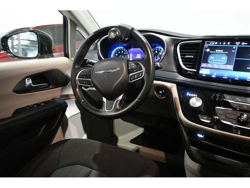 Used 2021 Chrysler Pacifica Touring w/ Cold Weather Group FWD image 22