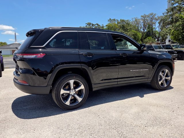 New 2026 Jeep Grand Cherokee Limited w/ Luxury Tech Group II RWD image 7
