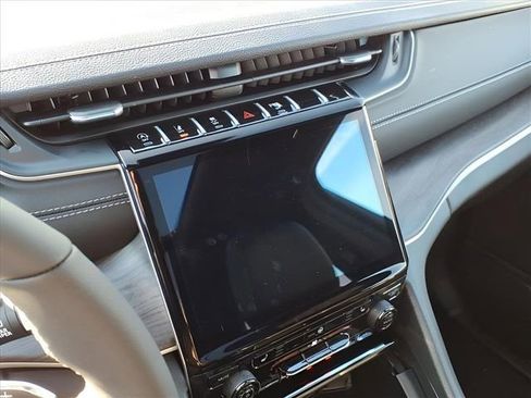 New 2025 Jeep Grand Cherokee Limited AWD/4WD image 18