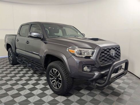 Used 2020 Toyota Tacoma TRD Sport AWD/4WD image 3