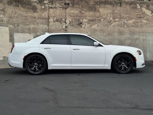 Used 2019 Chrysler 300 S RWD image 3