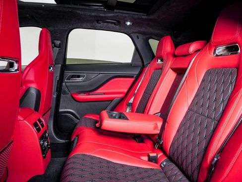 Used 2020 Jaguar F-PACE SVR image 18