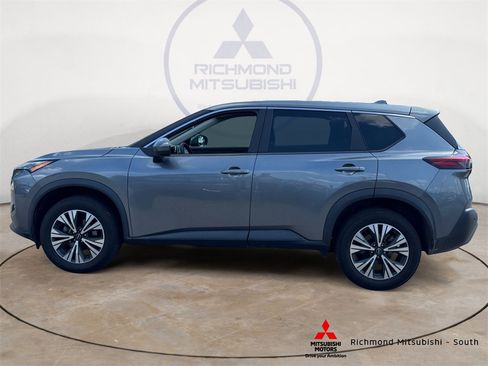 Used 2023 Nissan Rogue SV image 6
