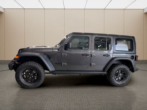 Used 2025 Jeep Wrangler Unlimited Sport AWD/4WD image 2