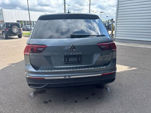 Used 2023 Volkswagen Tiguan SE w/ Panoramic Sunroof Package FWD image 4