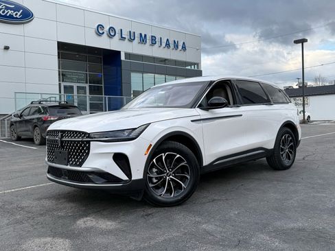 Used 2024 Lincoln Nautilus Premier w/ Equipment Group 102A image 18