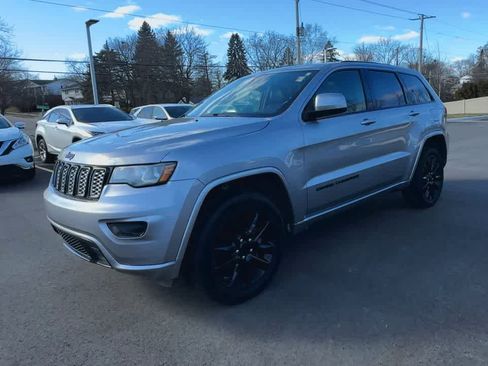 Used 2018 Jeep Grand Cherokee Altitude image 4