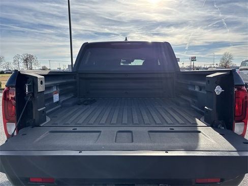 Used 2025 Honda Ridgeline Sport image 21
