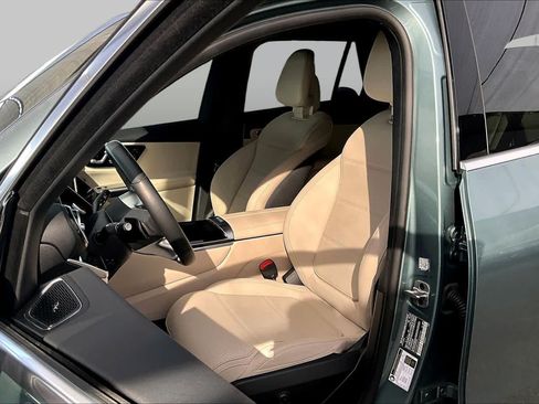 Used 2025 Mercedes-Benz GLC 300 image 8