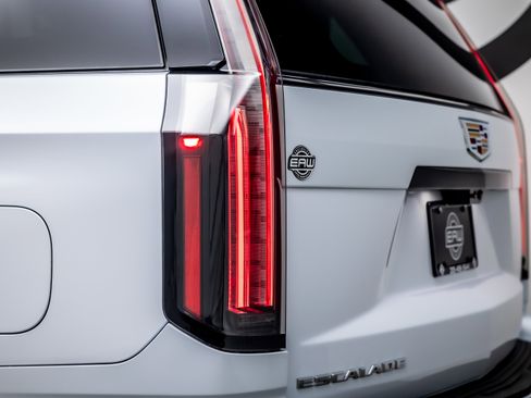 Used 2026 Cadillac Escalade Platinum Sport AWD/4WD image 12