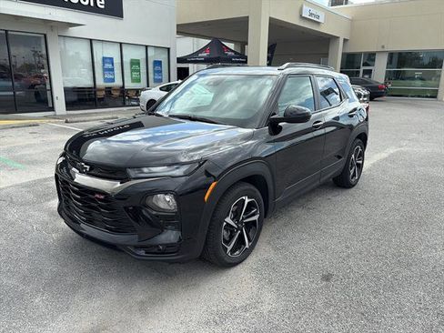 Used 2023 Chevrolet TrailBlazer RS w/ Sun and Liftgate Package image 3