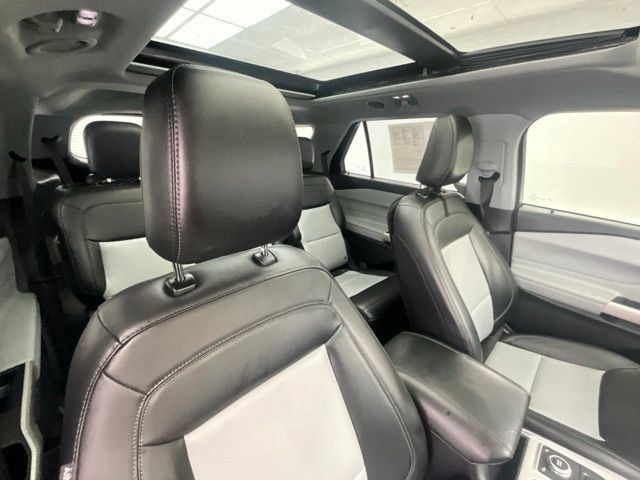 Used 2022 Ford Explorer XLT w/ Equipment Group 202A AWD/4WD image 15