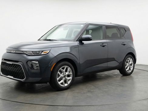 Used 2025 Kia Soul LX w/ LX Technology Package image 3