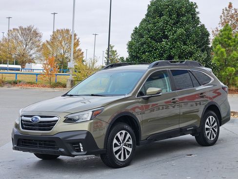 Used 2021 Subaru Outback Premium image 3