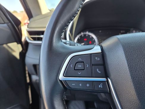 Used 2024 Toyota Highlander XLE image 25