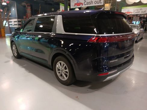 Used 2024 Kia Carnival LX FWD image 8